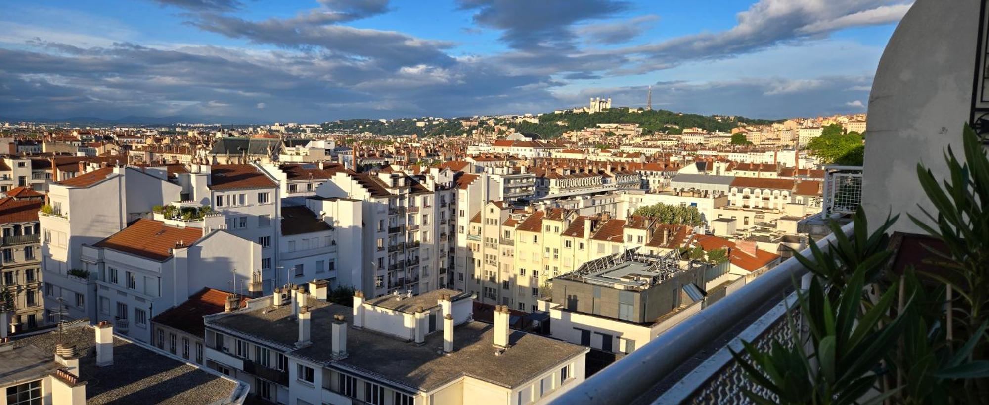 Plein Sud Terrasse Climatisation Garage Netflix Apartment Лион Екстериор снимка